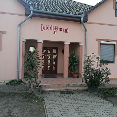 Iglodi Panzio Otel Kunszentmárton Dış mekan fotoğraf