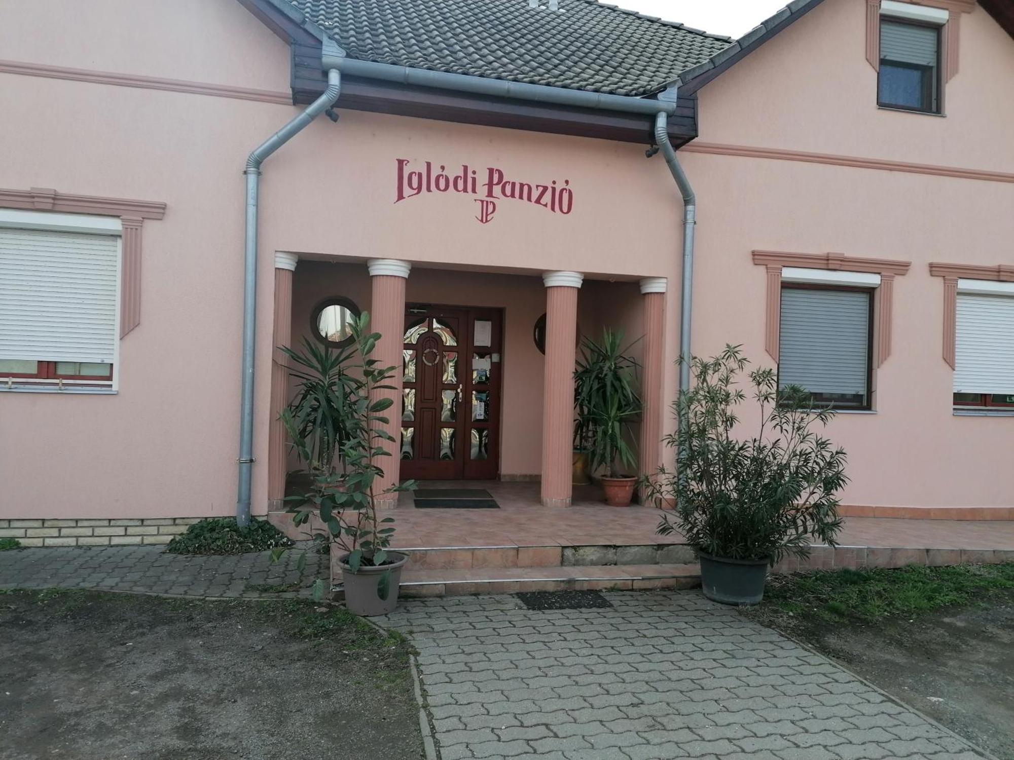Iglodi Panzio Otel Kunszentmárton Dış mekan fotoğraf