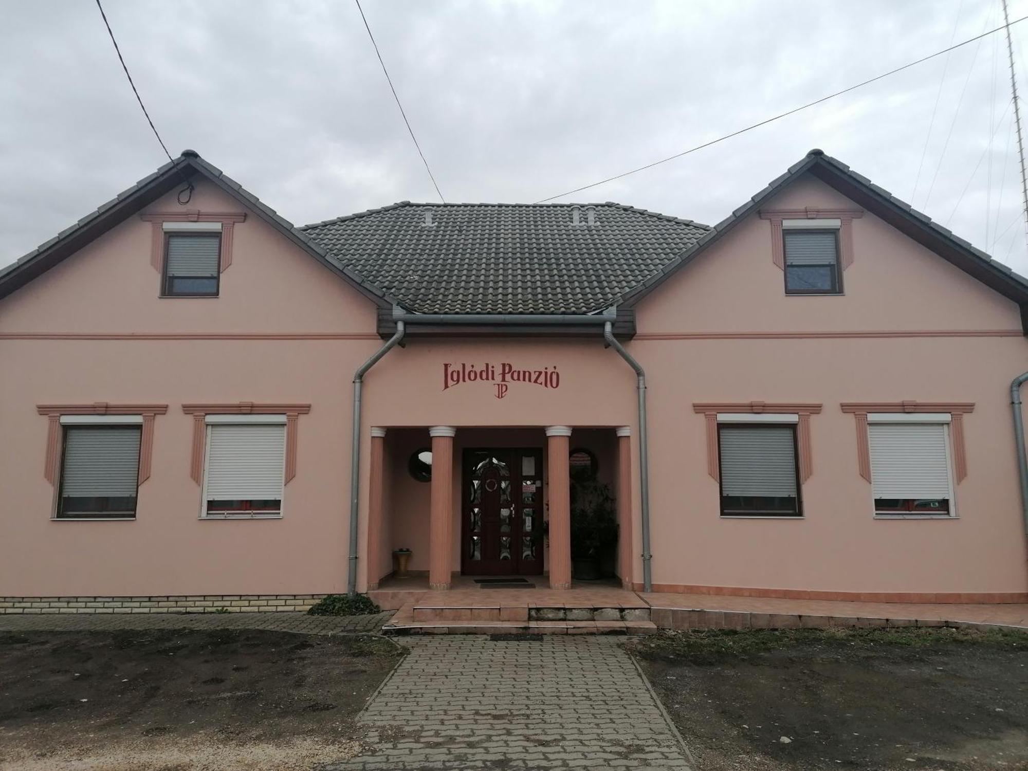 Iglodi Panzio Otel Kunszentmárton Dış mekan fotoğraf