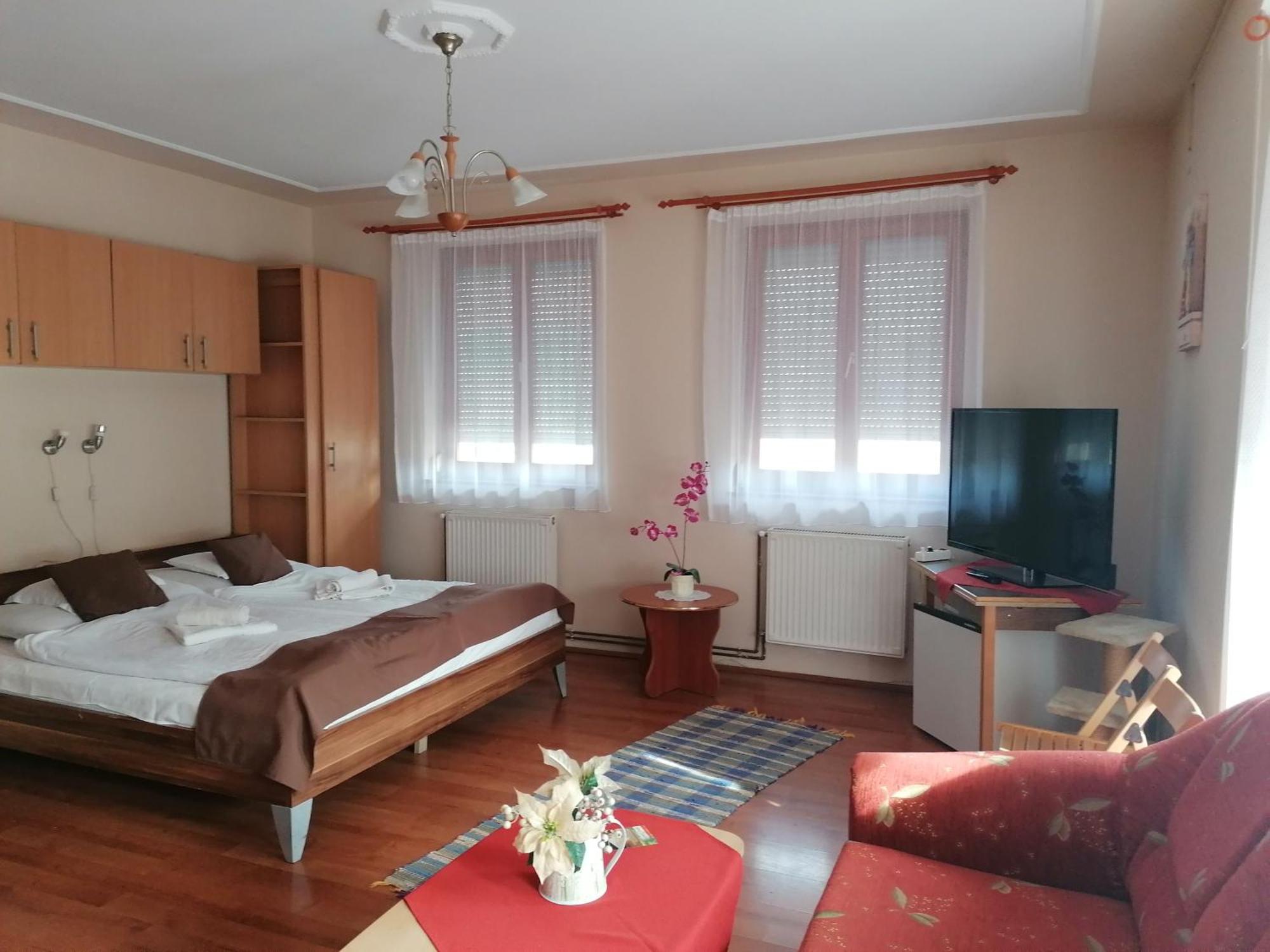 Iglodi Panzio Otel Kunszentmárton Dış mekan fotoğraf