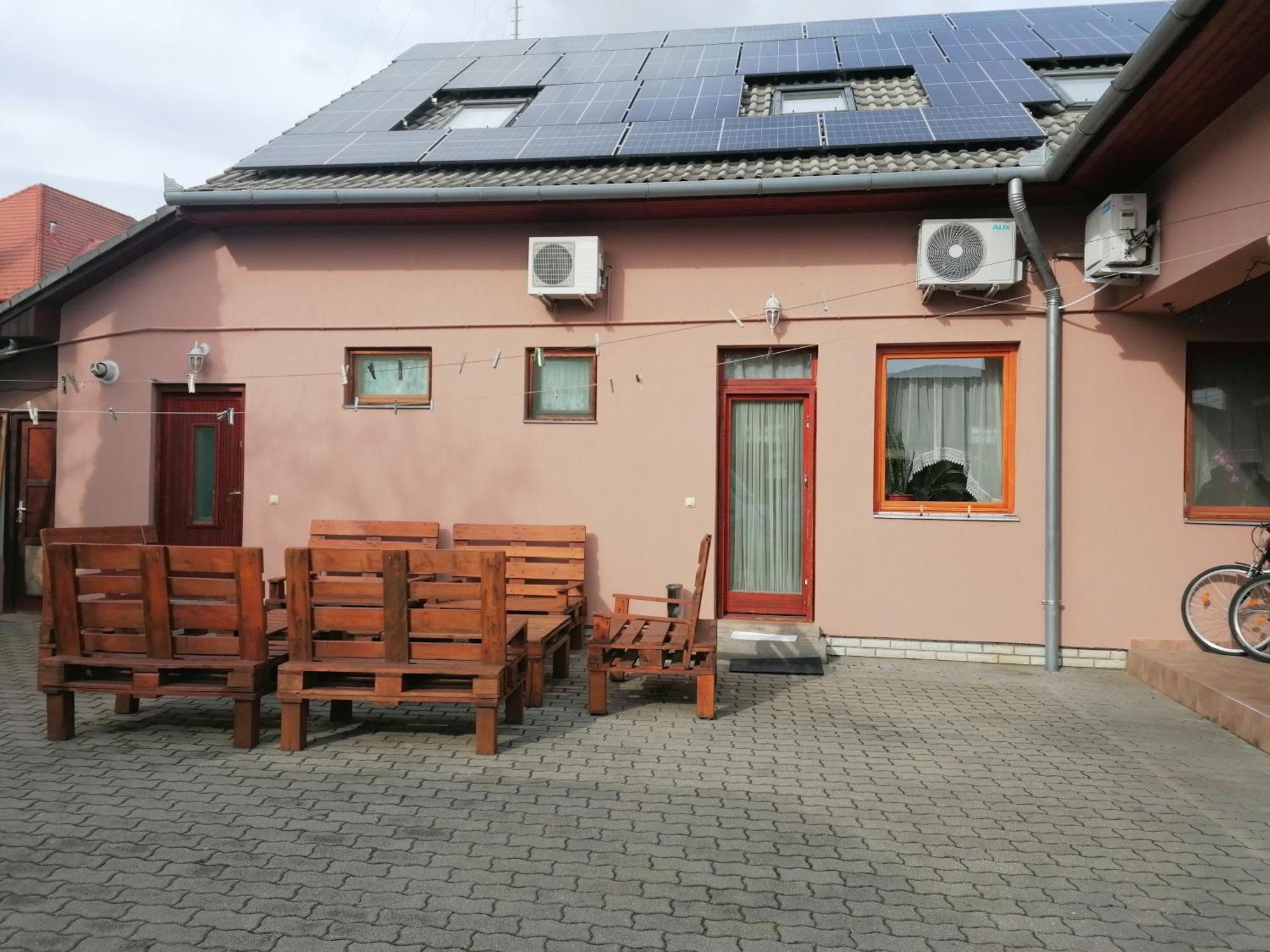 Iglodi Panzio Otel Kunszentmárton Dış mekan fotoğraf