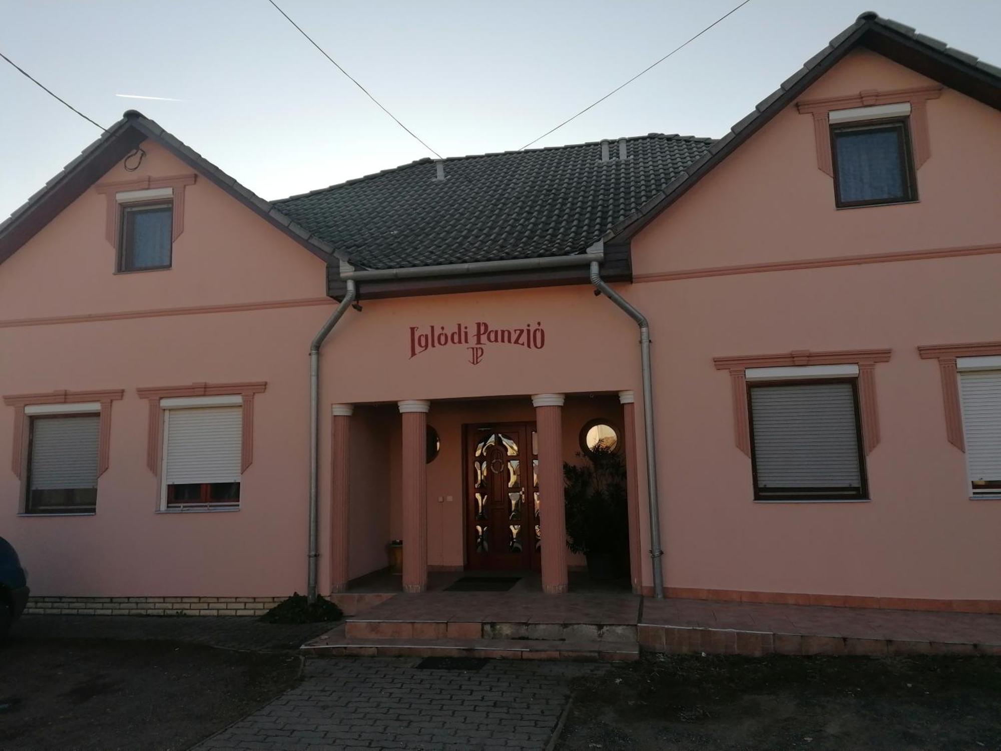 Iglodi Panzio Otel Kunszentmárton Dış mekan fotoğraf